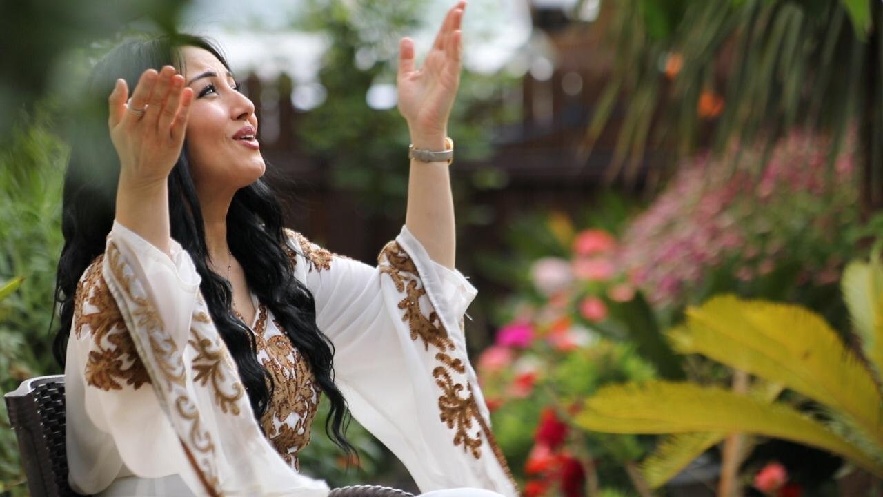 غادة عباسي تنثر الحب والأمل برائعتها “سوا سوا” … فيديو - صورة مميزة صورة مميزة: غادة عباسي تنثر الحب والأمل برائعتها “سوا سوا” … فيديو
