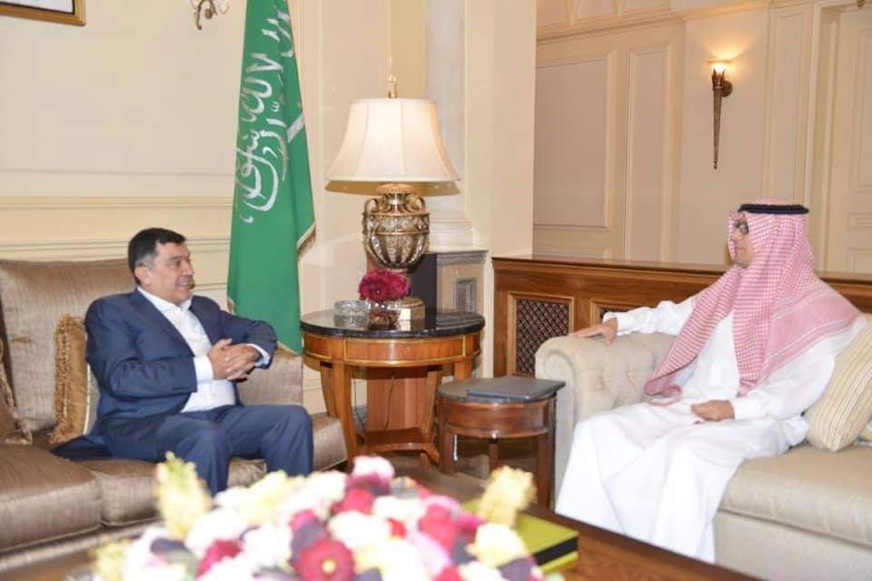 صورة مميزة: سفير خادم الحرمين الشريفين في لبنان يستقبل رئيس مجلس إدارة طيران الشرق الأوسط