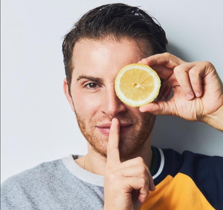 صورة مميزة: الدكتور “كوستي” يستعدّ لإطلاق برنامج ” Skin Perfection 101″