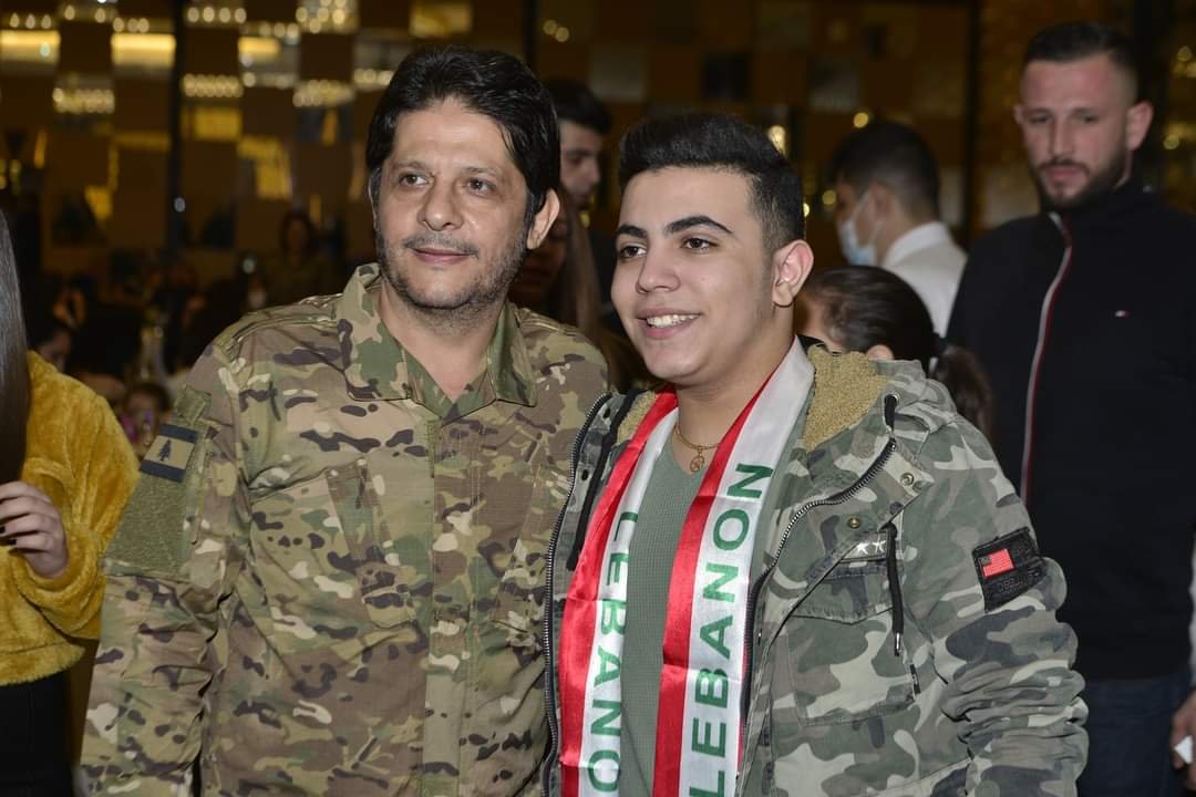 نجم طرب العالمية سيف حمدان الى جانب النجم معين شريف في حفل تكريم اطفال الجيش اللبناني - صورة مميزة صورة مميزة: نجم طرب العالمية سيف حمدان الى جانب النجم معين شريف في حفل تكريم اطفال الجيش اللبناني
