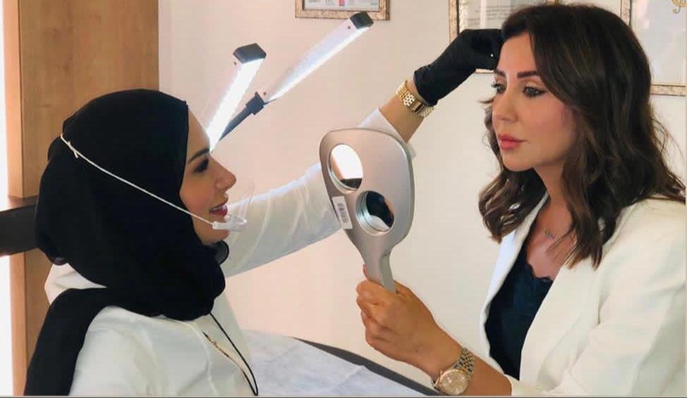 صورة مميزة: خبيرة التاتو اللبنانية هدى داغر تستقبل الإعلامية رابعة الزيات في مركزها