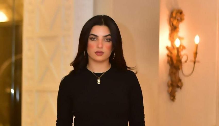صورة مميزة: سفير السلام في الشرق الاوسط الاردنية ملاك عبيدات ترفع العلم اللبناني وتعبّر عن حزنها .. !!