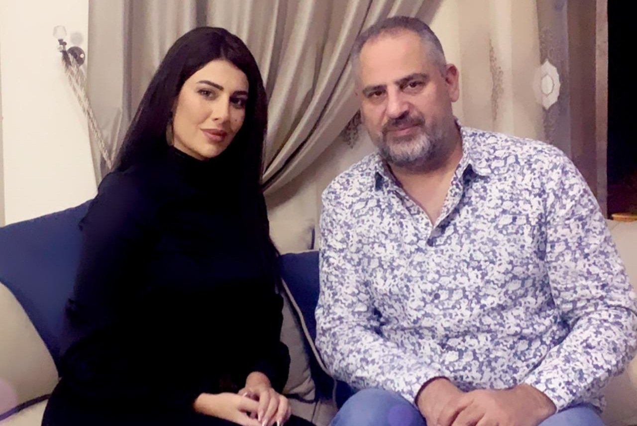 صورة مميزة: الممثلة غنوة محمود ضيفة الاعلامي زكريا فحام ومفاجأة غير متوقعة و إقتحام منزلها ، وما سبب بُكائها ؟ وللمرة الاولى تغني أمام الكاميرا