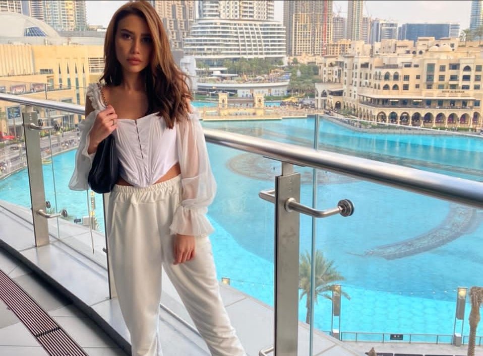 صورة مميزة: الإعلامية ملاك الحسيني تعشق السفر والمغامرة