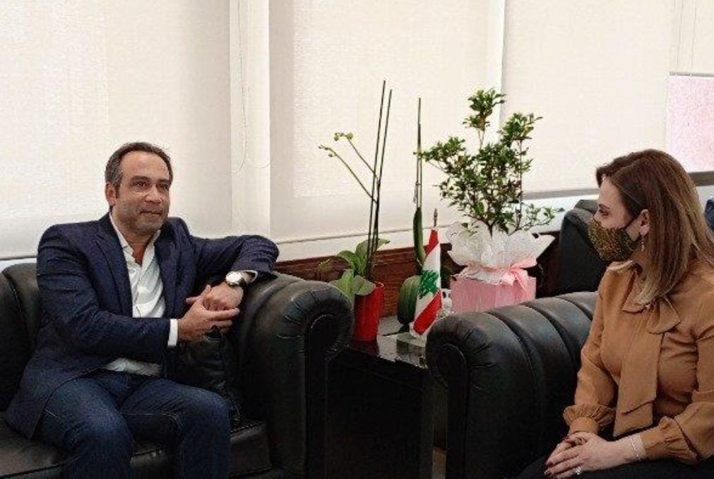 زار رئيس نادي الأنصار نبيل بدر مقر وزارة الشباب والرياضة، حيث كان في استقباله الوزيرة فارتينيه أوهانيان. - صورة مميزة صورة مميزة: زار رئيس نادي الأنصار نبيل بدر مقر وزارة الشباب والرياضة، حيث كان في استقباله الوزيرة فارتينيه أوهانيان.