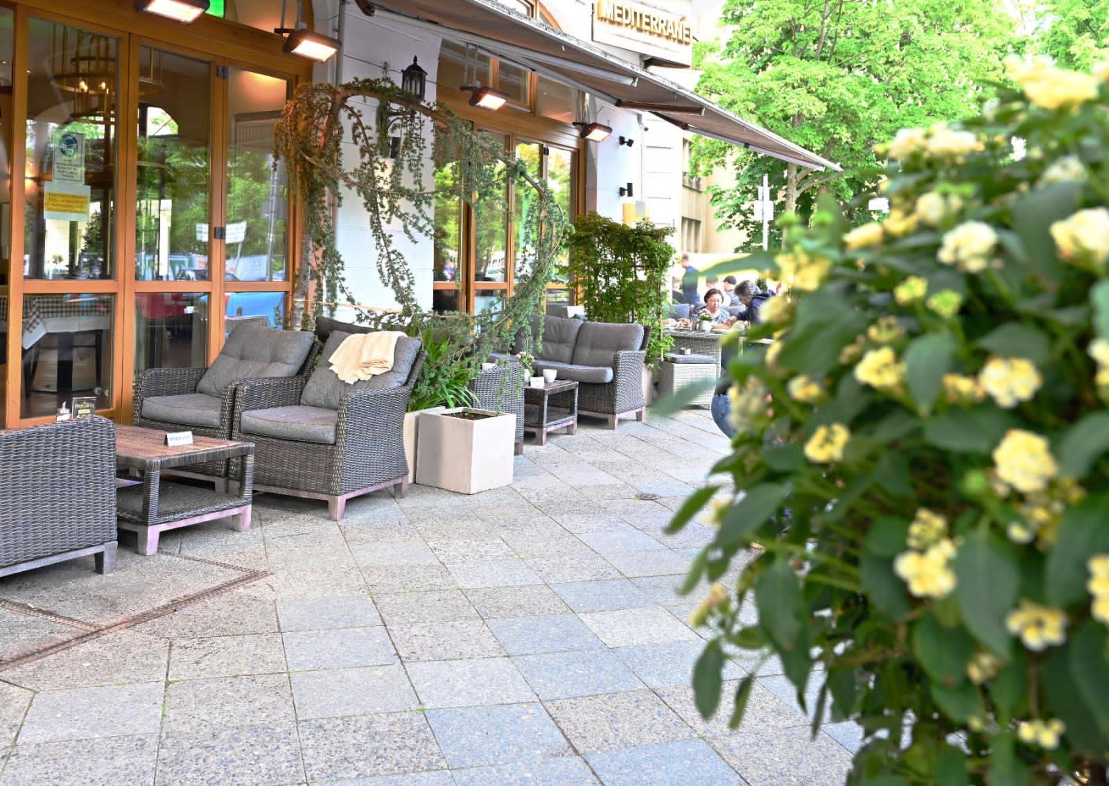 صورة مميزة: مطعم فينسيا- برلين “Restaurant Phoenicia” لصاحبه رجل الأعمال كفاح علاّم يعيد فتح أبوابه من جديد