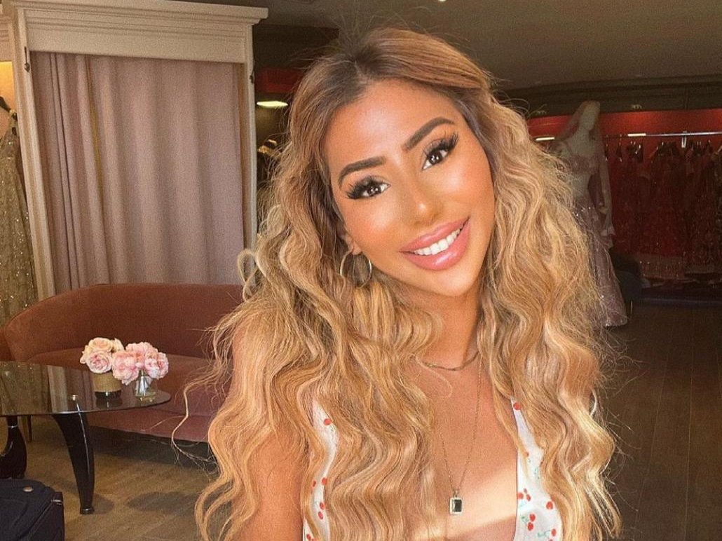 صورة مميزة: خبيرة المكياج العالمية “جينا بادين/ Gina Badhen” تنصح بتنظيف أدوات المكياج والفرش  دومًا