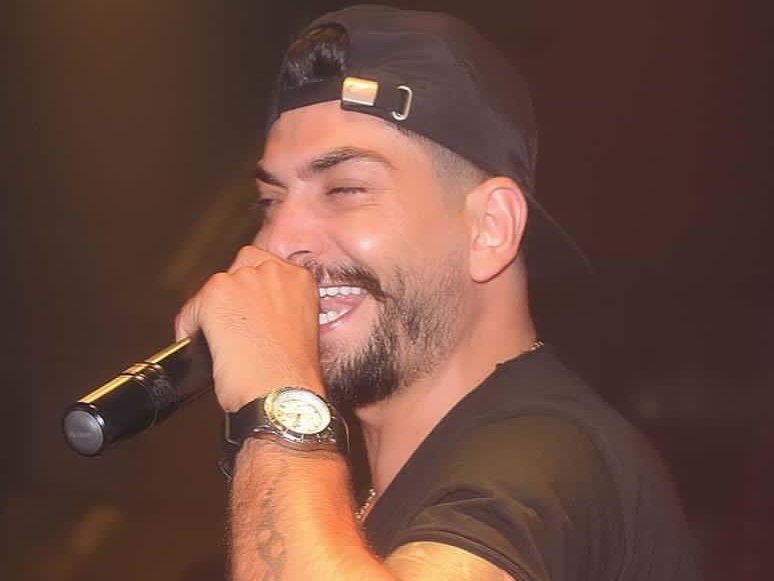 صورة مميزة: روني نجم يستعدّ لإطلاق “قلبي بحجم الكف”