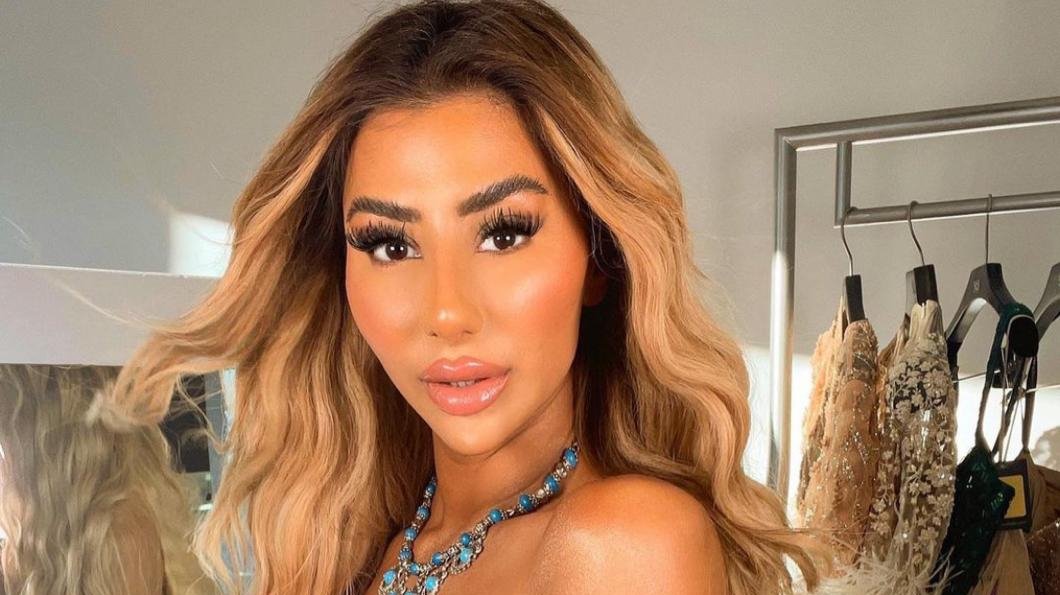 خبيرة المكياج العالمية “جينا بادين/ Gina Badhen” تشارك المتابعين صور لافتة - صورة مميزة صورة مميزة: خبيرة المكياج العالمية “جينا بادين/ Gina Badhen” تشارك المتابعين صور لافتة