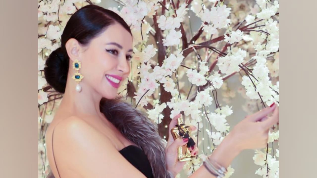 Supermodel Nesrin Sanad Mesmerizes Her Audience Attention - صورة مميزة صورة مميزة: Supermodel Nesrin Sanad Mesmerizes Her Audience Attention