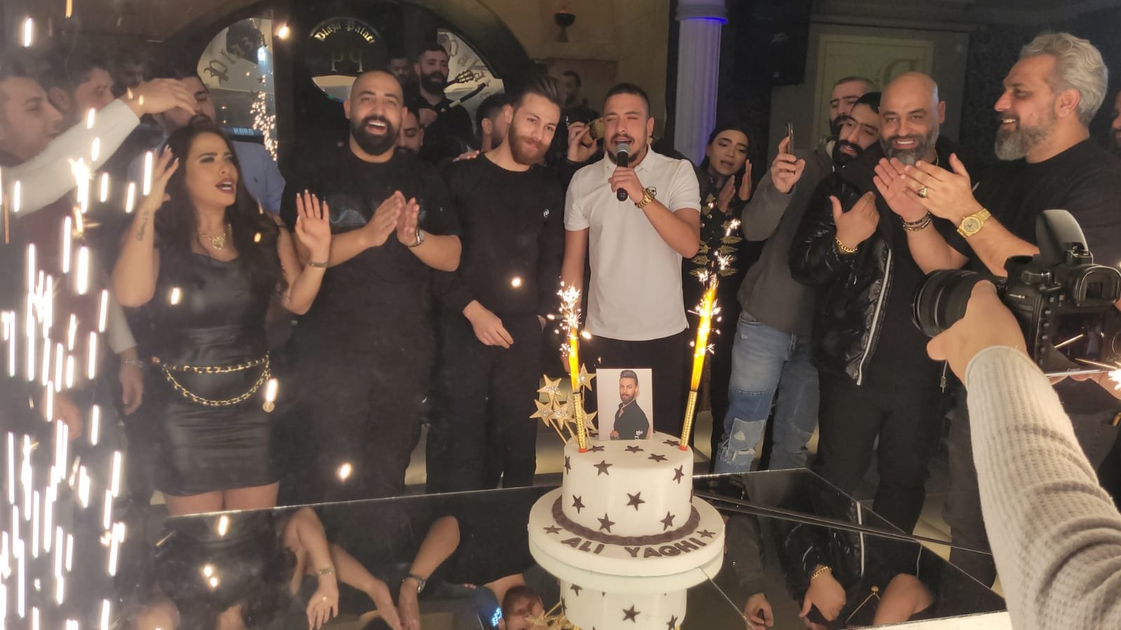 وائل ابو بكر يحتفل بعيد ميلاده وسط الأحبة ، و مهند وسارة يشعلان السهرة - صورة مميزة صورة مميزة: وائل ابو بكر يحتفل بعيد ميلاده وسط الأحبة ، و مهند وسارة يشعلان السهرة