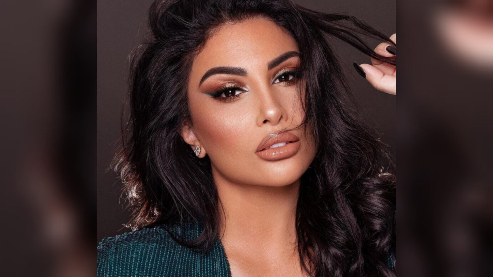 خبير التجميل خالد نايفه الى الأضواء من جديد بإطلالة للإعلامية إليان خوند - صورة مميزة صورة مميزة: خبير التجميل خالد نايفه الى الأضواء من جديد بإطلالة للإعلامية إليان خوند