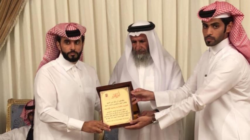 صورة مميزة: الناشط راشد الأسود مكرماً في القبيلة
