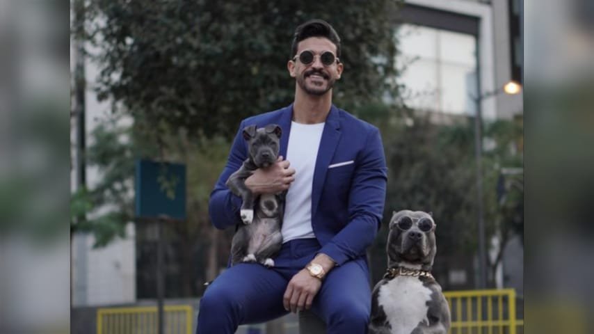 صورة مميزة: طه أسعد و علاقة خاصة بكلبه “زورو”