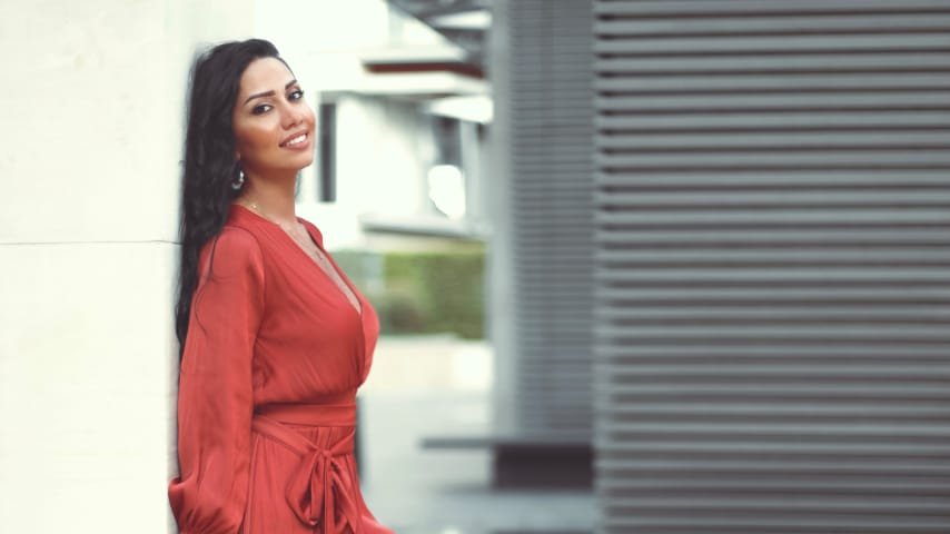 من هي الفنانة كريستيل الملاح؟ - صورة مميزة صورة مميزة: من هي الفنانة كريستيل الملاح؟