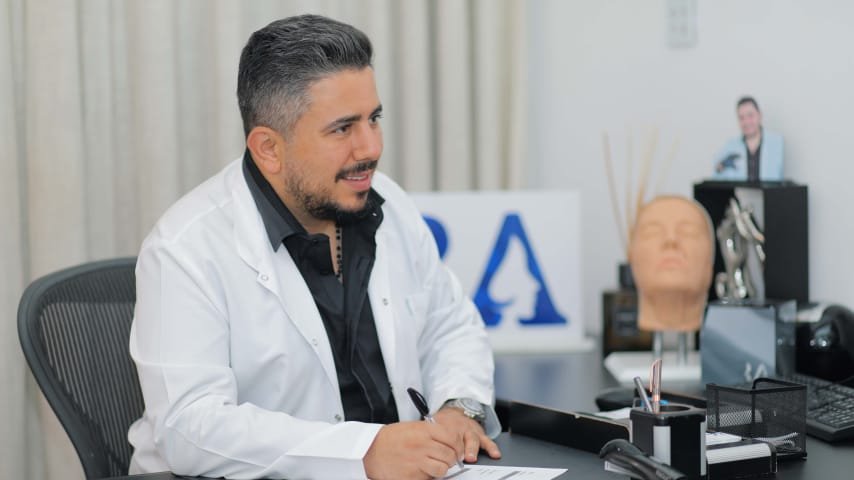 انطلاقاً من بيروت وصولاً إلى مختلف دول العالم… مسيرة حافلة للدكتور رامي عبادي - صورة مميزة صورة مميزة: انطلاقاً من بيروت وصولاً إلى مختلف دول العالم… مسيرة حافلة للدكتور رامي عبادي
