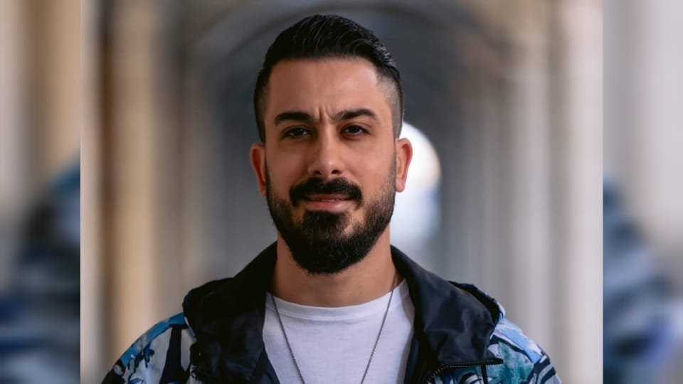 صورة مميزة: أحمد العقاد : كونو جاهزين لتسمعو اغنيتي لجديدة “مني آسف”….