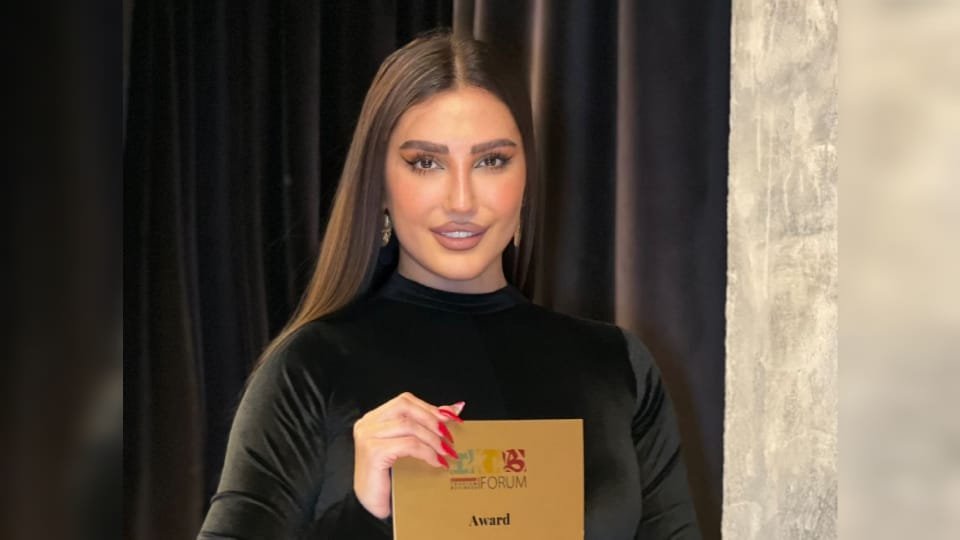 صورة مميزة: كارول عطية تحصد جائزة أفضل مؤثر في الوطن العربي