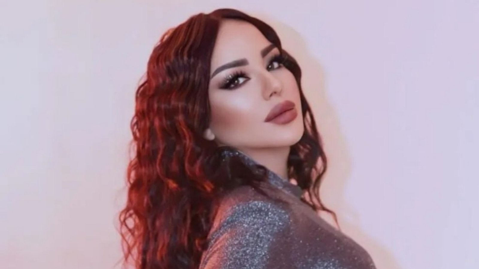 صورة مميزة: الفنانة زينات تحيي حفلاتها في إسبانيا