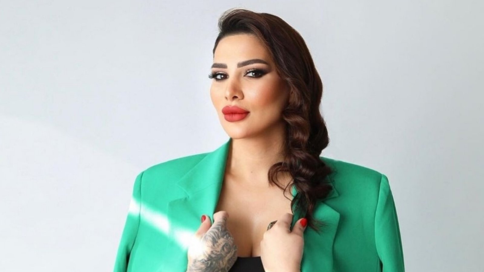“جنون الأنا”… كتاب من توقيع سارة شعبان - صورة مميزة صورة مميزة: “جنون الأنا”… كتاب من توقيع سارة شعبان