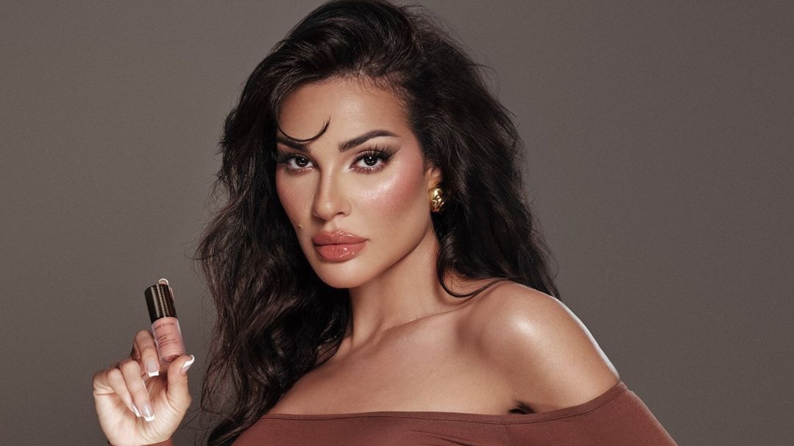 نادين نجيم تواصل الترويج لعلامتها التجارية - صورة مميزة صورة مميزة: نادين نجيم تواصل الترويج لعلامتها التجارية