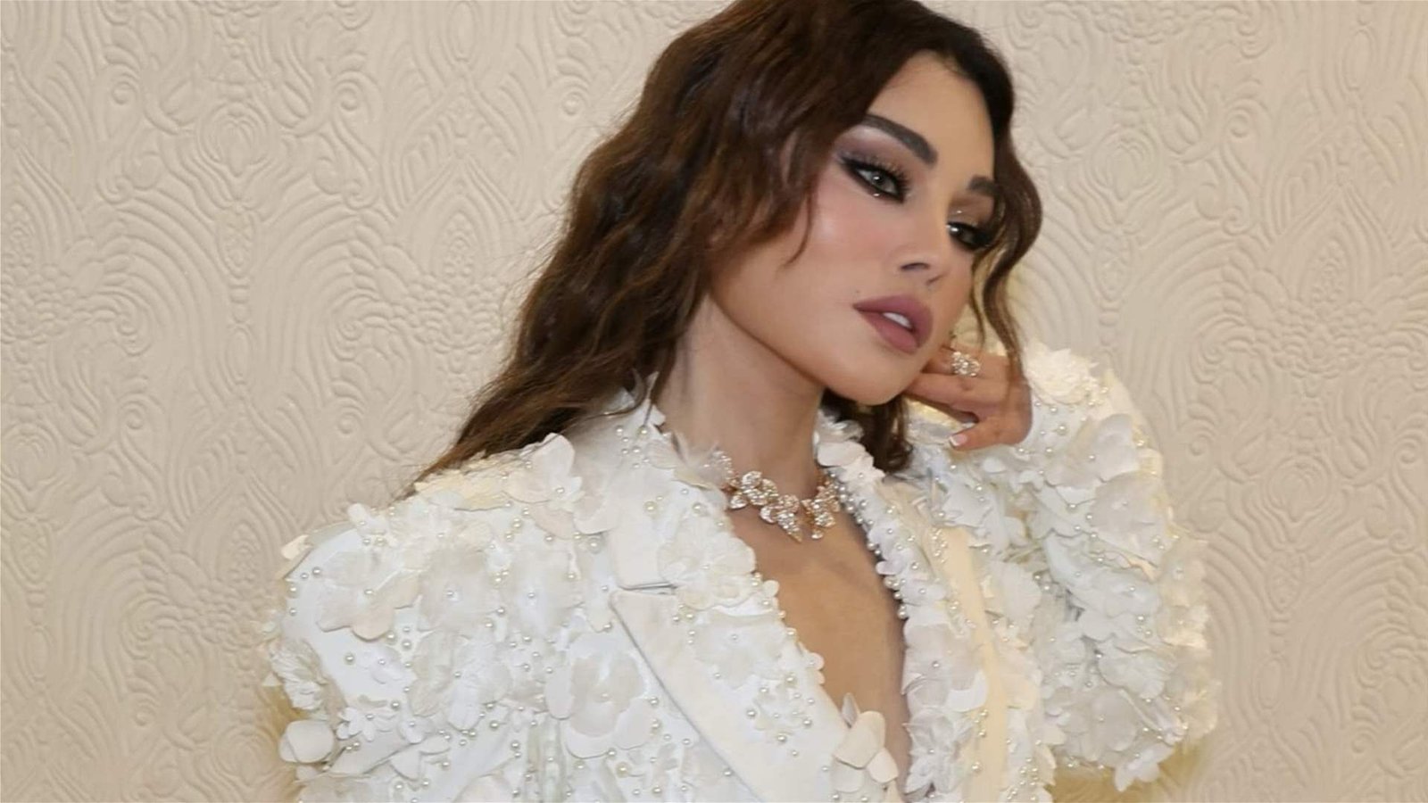 هيفاء وهبي تخطف الأنظار بإطلالة بيضاء - صورة مميزة صورة مميزة: هيفاء وهبي تخطف الأنظار بإطلالة بيضاء