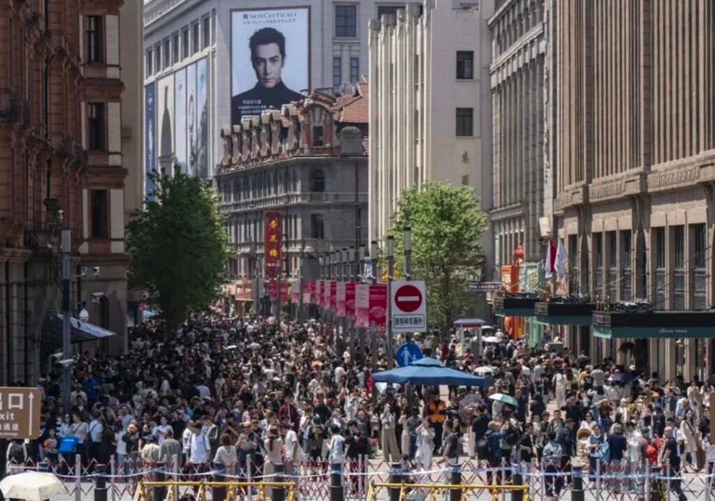 الأسهم الصينية تترقب تحفيزاً جديداً من بكين.. واليوان قرب أعلى مستوى في 3 سنوات ونصف