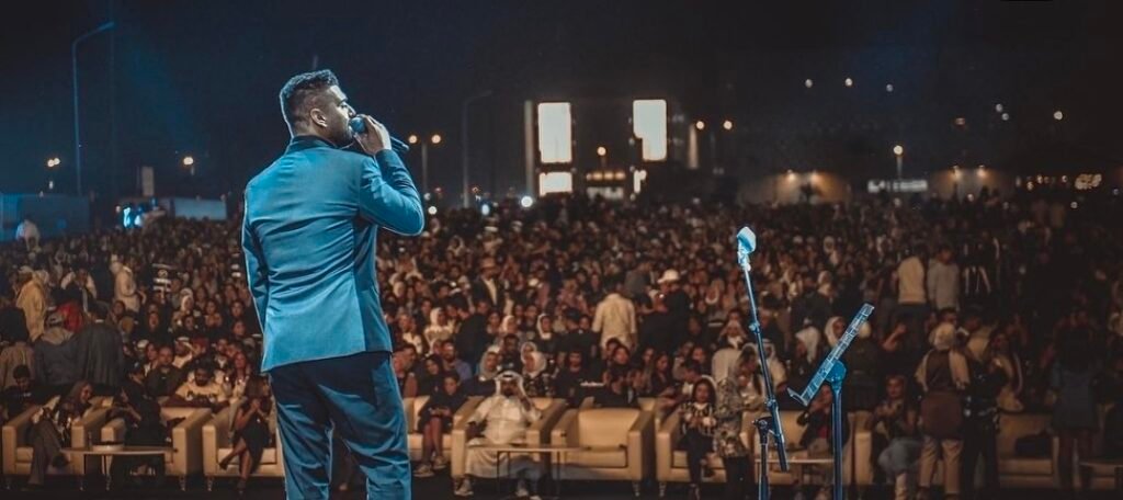 آدم يكشف لمحات أغنية «جمّالو» بصور صيفية قبل طرحها
