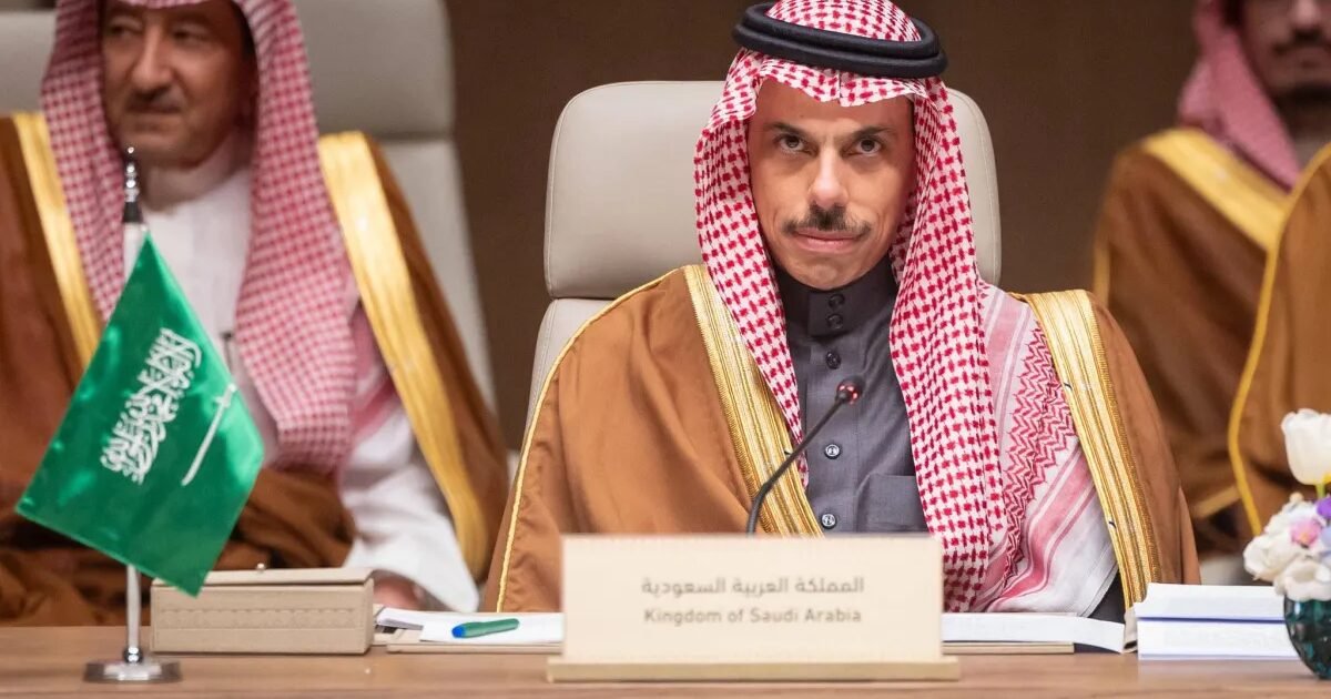تصعيد عسكري حول مطار الرياض يهدد بتوسيع الحرب في المنطقة